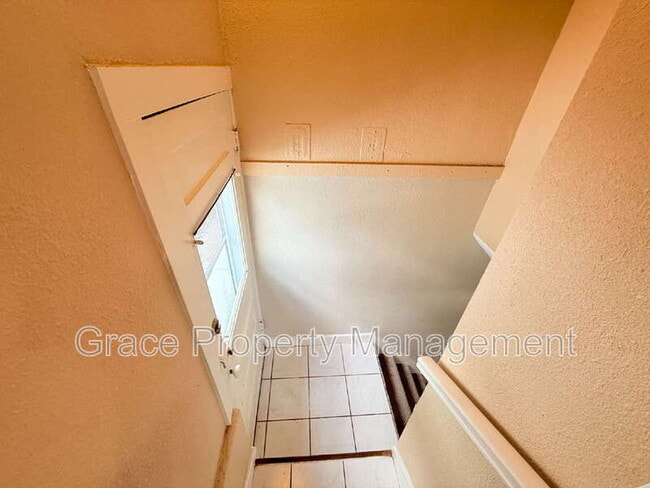 Building Photo - 5685 S Elmwood St