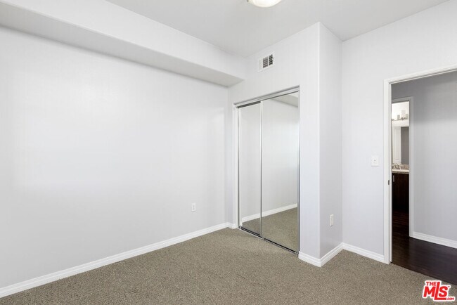 Building Photo - 1408 W Washington Blvd