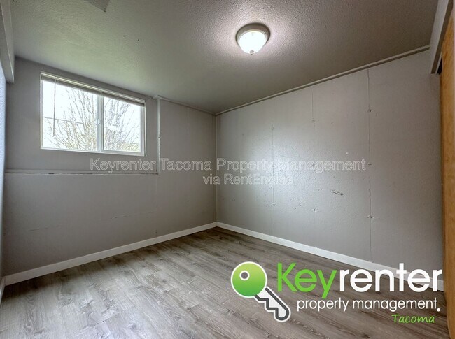 Building Photo - 2215 N Madison St