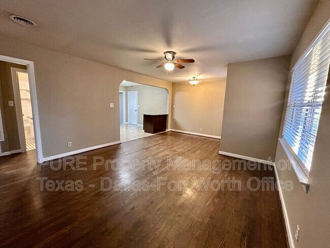 Building Photo - 1607 Briarwood Blvd