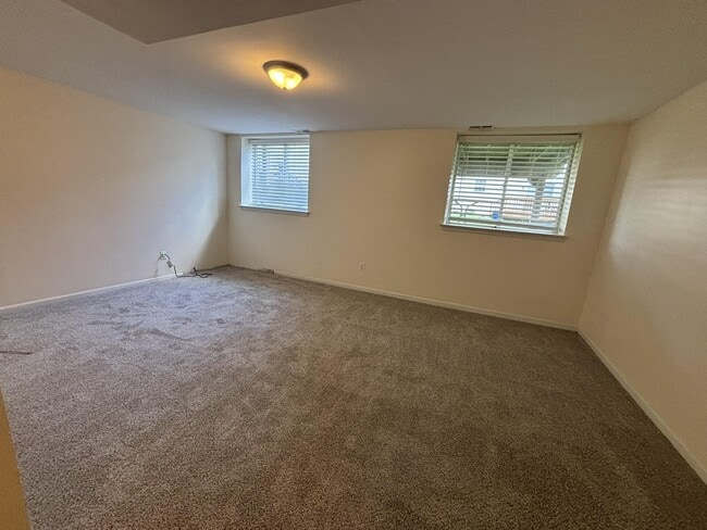 Building Photo - 4666 Louise St Claire Dr