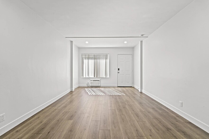 Building Photo - 1240 W 29th St