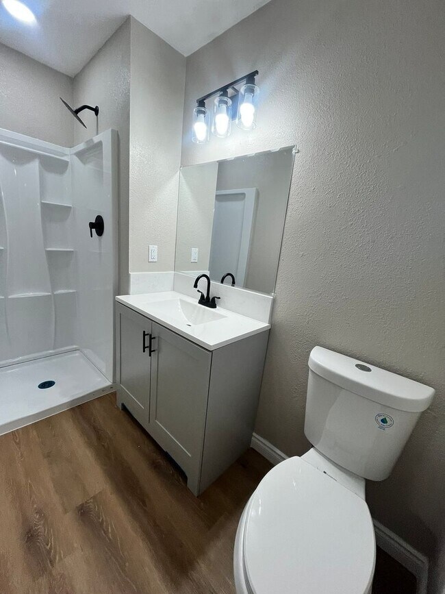 Building Photo - 840 S F St