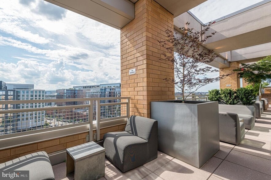 Building Photo - 475 K St NW