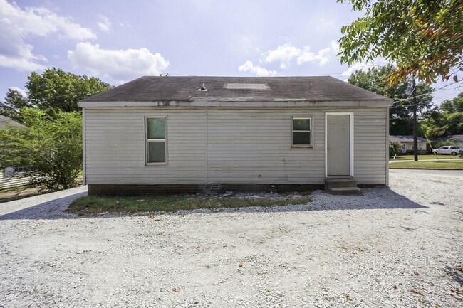 Building Photo - 909 Lane Ave