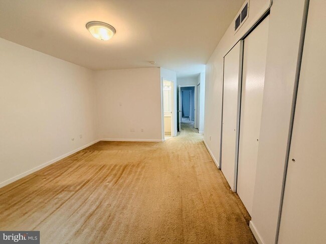 Building Photo - 835 Chanticleer