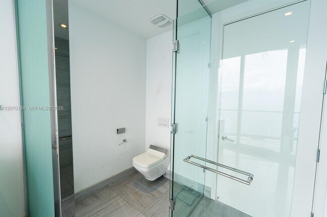 Building Photo - 16901 Collins Ave