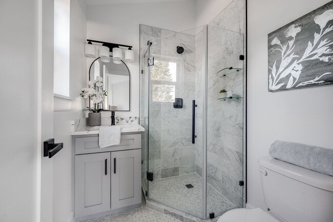 Building Photo - Beautiful Brand New 2bed 2.5bath Seattle H...