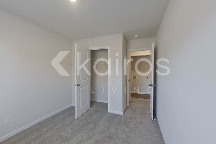 Building Photo - 2253 Banyon Cir