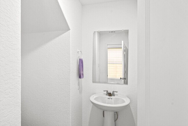 Building Photo - Where Modern Style, Cozy Living, and Effortless Comfort Come Together Perfectly
