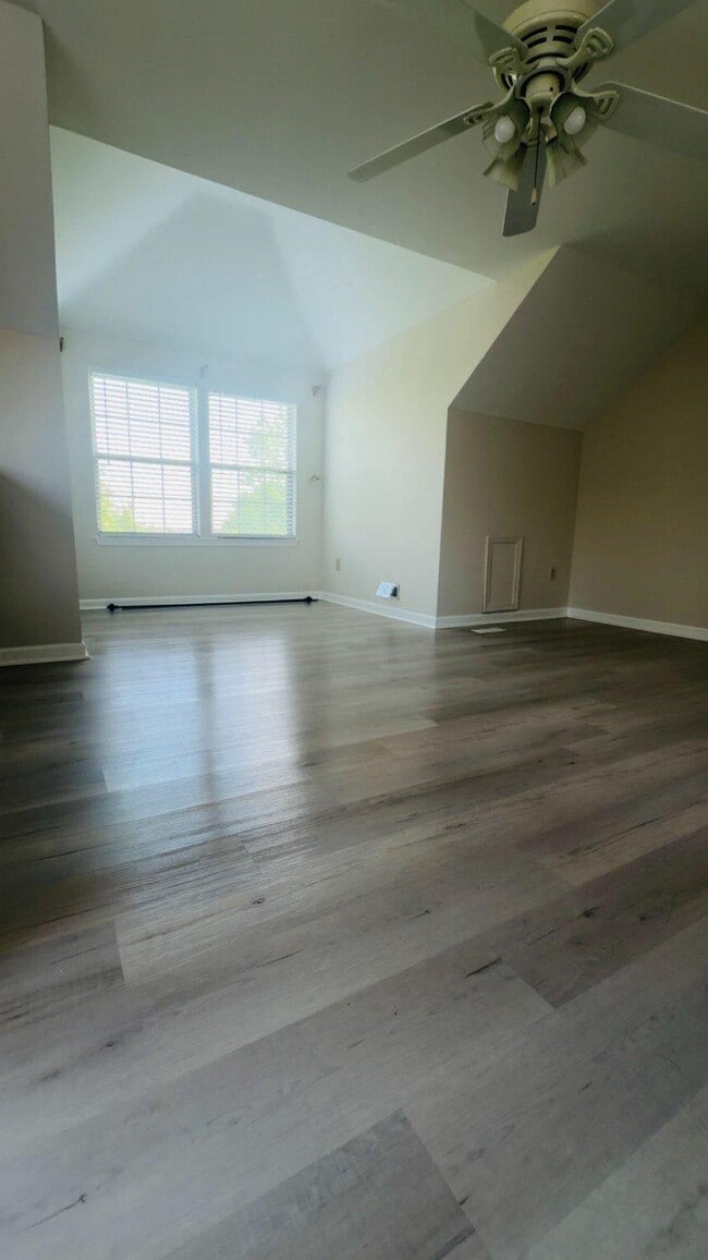 Building Photo - 6615 Buskin Ln