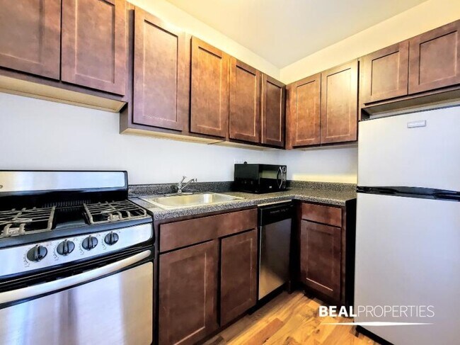 Building Photo - 0 bedroom in CHICAGO IL 60614