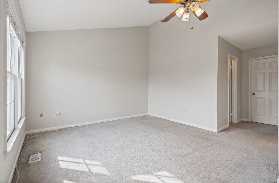 Building Photo - 7385 Hidden Knolls Ct