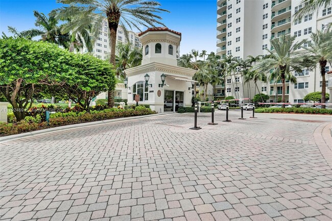 Building Photo - 20000 E Country Club Dr