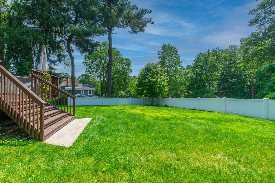 Building Photo - 247 Airmount Ave