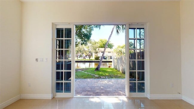 Building Photo - 632 NE 20th St