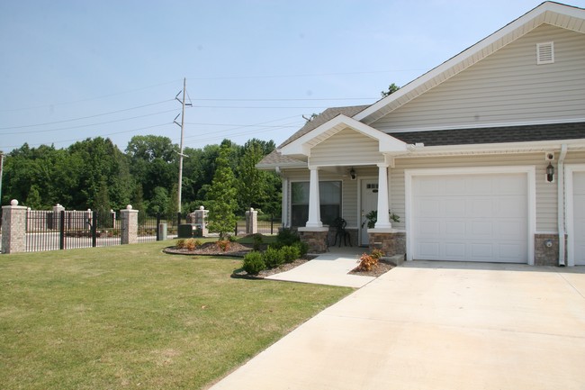 Building Photo - Villas of West Memphis