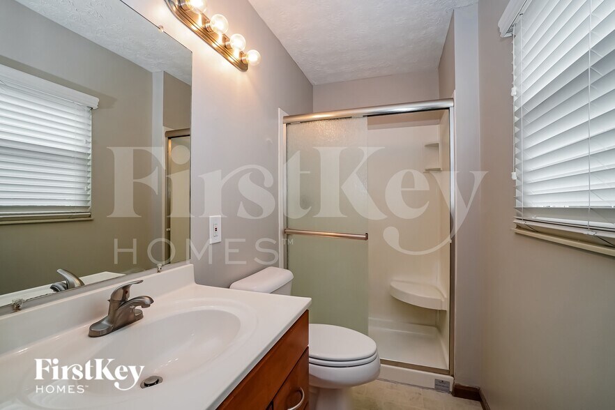 Building Photo - 819 Lindenhaven Ct