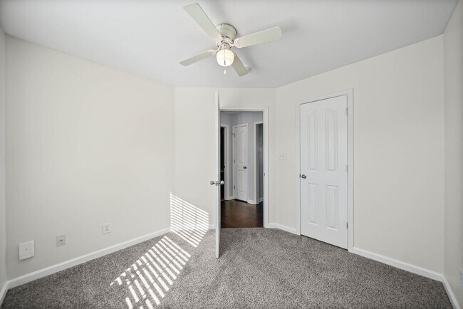 Building Photo - Pet Friendly Three Bedroom!