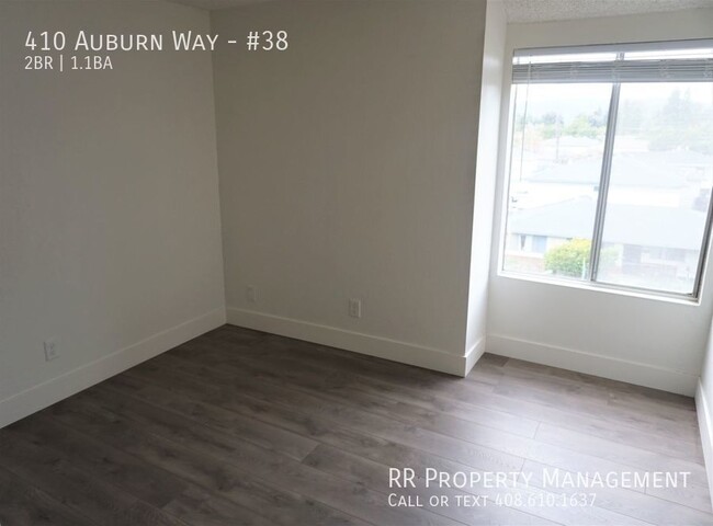 Building Photo - Updated 2-Level Condo in Desirable Complex!