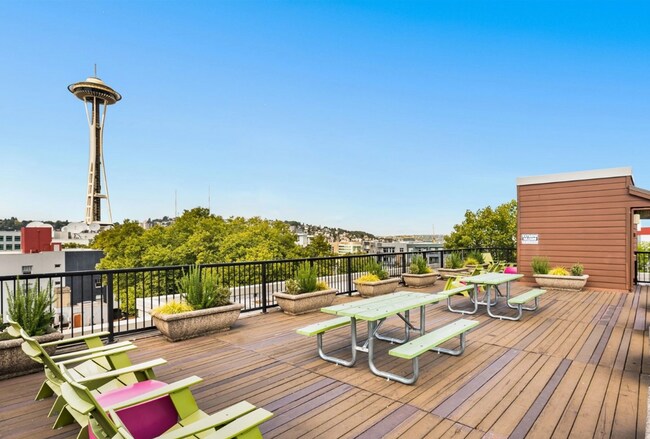 Building Photo - Beautiful condo w/garage space in desirable Belltown! Available 6/10/2026!