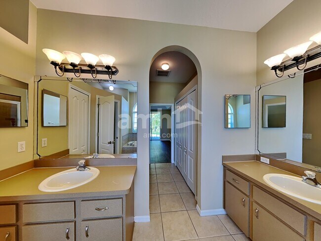 Building Photo - 8452 Fenholloway Ct