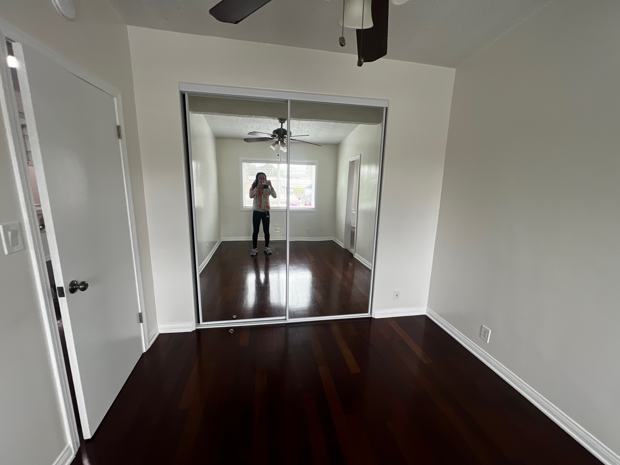 Building Photo - 323 S Francisca Ave