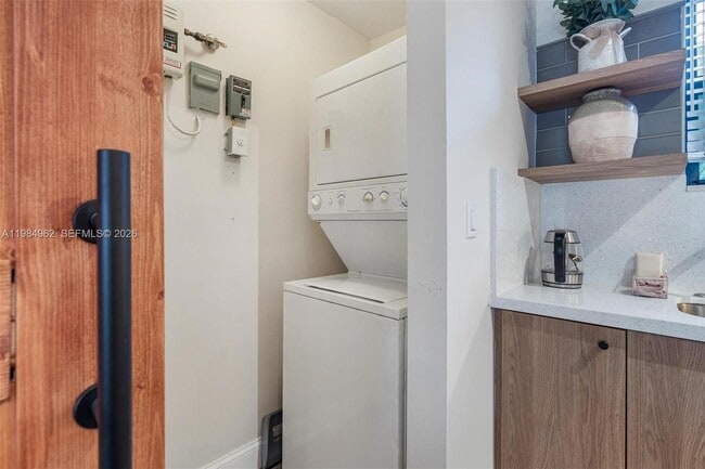 Building Photo - 920 SW 9th St