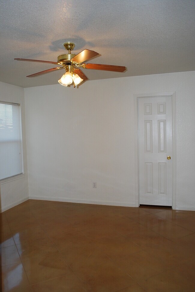 Building Photo - 938 RAMB