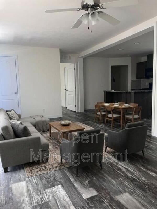 Building Photo - 511 E 1st St