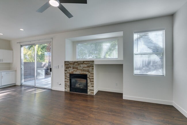 Building Photo - 2-Story Home  3 bedroom 2 bath in Summerlin