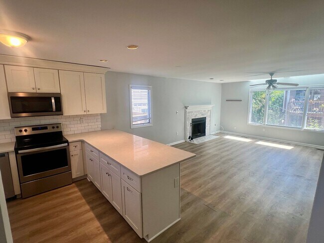 Building Photo - 3BR/3.5BA on the North End