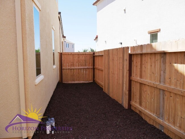 Building Photo - Modern Two-story 3 Bed 2.5 Bath 1,638 sqft Rancho Cordova Solar Home