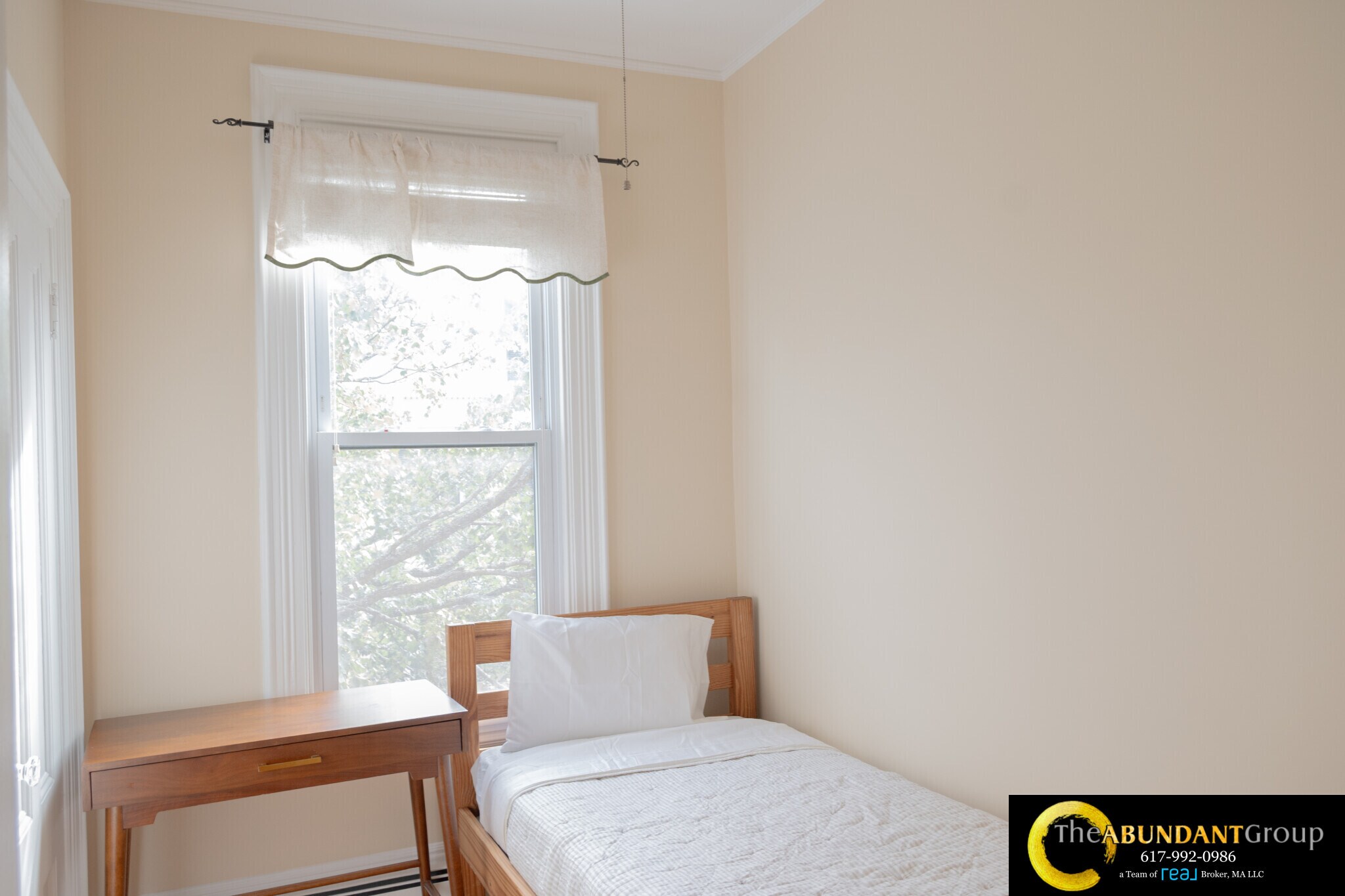 Building Photo - 133 Otis St