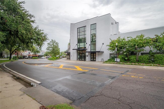 Building Photo - 762 S Village Cir