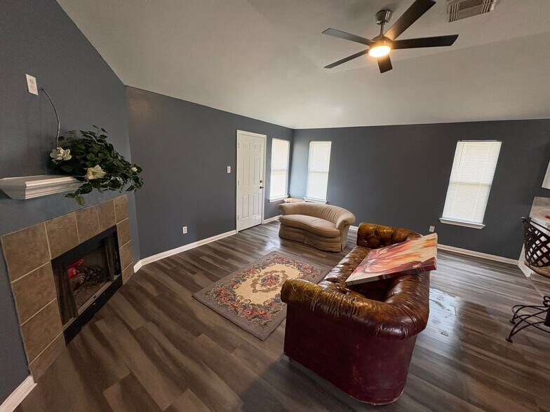 Building Photo - 2403 Orchard Run Way