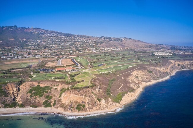 Building Photo - Aqua Vista - Entertainers Playhouse