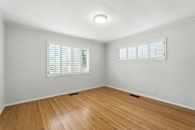 Building Photo - Spacious 2BD/2BA Home with Bonus Huge Room...