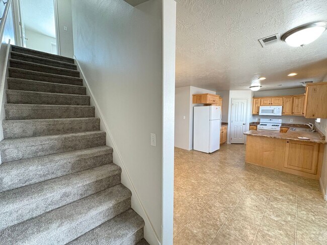 Building Photo - Clark Parkway Home