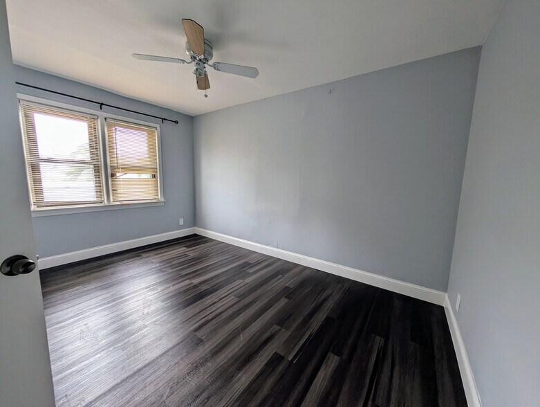rear unit - 1806 Deer Pk Ave