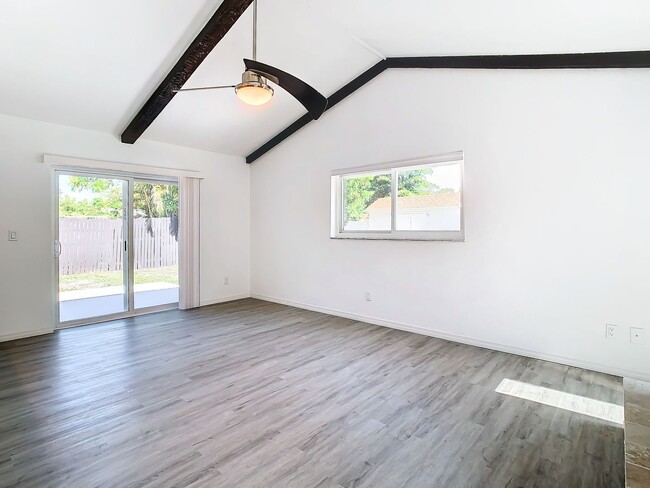 Building Photo - Stunning Rental Pool House in South St. Pe...
