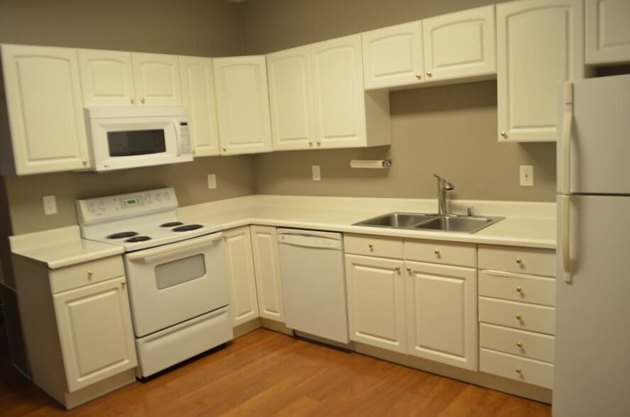 Kitchen 2 - 511 E Indiana Ave