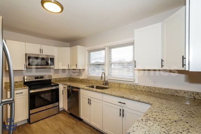 Building Photo - Updated Home with Fenced Yard + Bonus Room - Ready for Move-In Day!