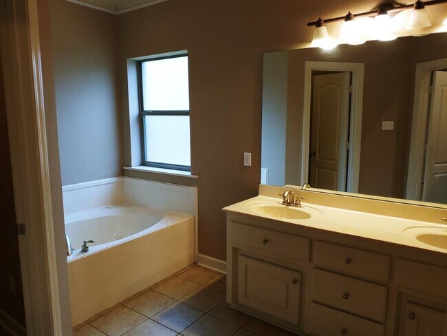 Building Photo - 9124 Wetherbee Cir