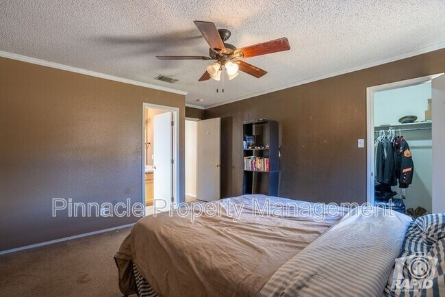 Building Photo - 1204 June