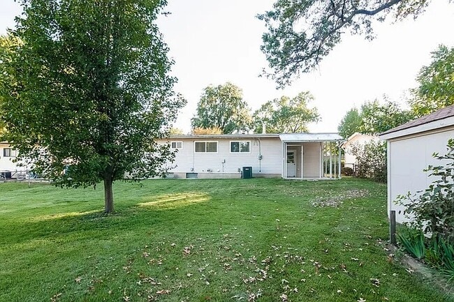 Building Photo - 2285 Pheasant Dr