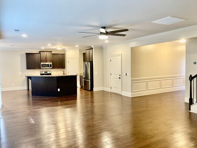 Building Photo - 8758 Crenshaw Dr