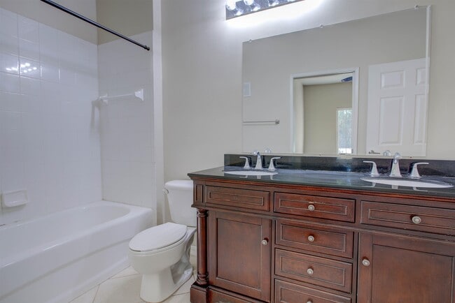 Building Photo - 520 Florida Club Blvd