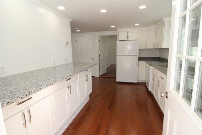 Building Photo - 96 Walnut Ln