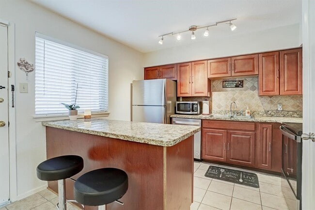 Building Photo - 4040 San Felipe St